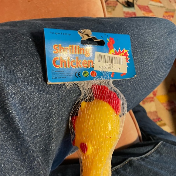 🐔 The Shrilling Chicken Rubber Chicken New With Tags Hilarious Gag Joke 🐔 - Picture 6 of 7